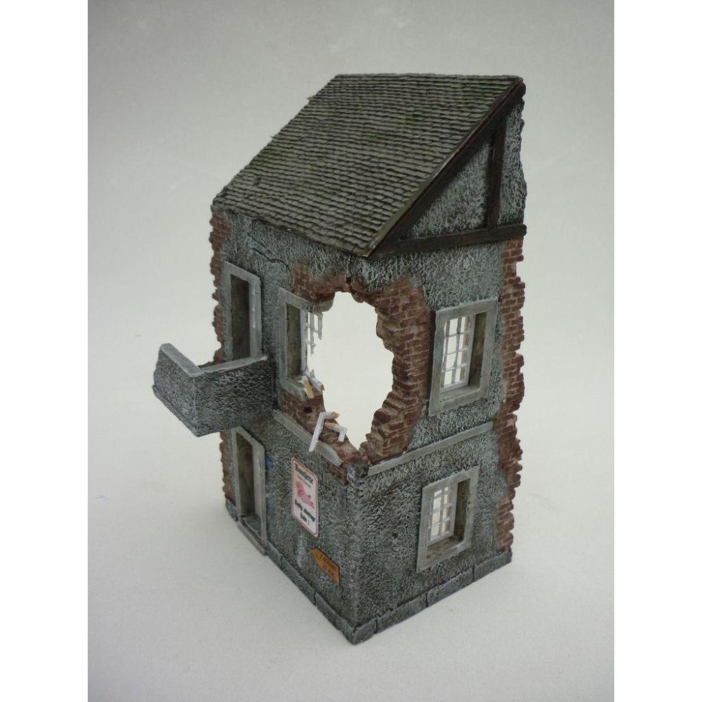RT-DIORAMA: 1:35; Damaged Village House