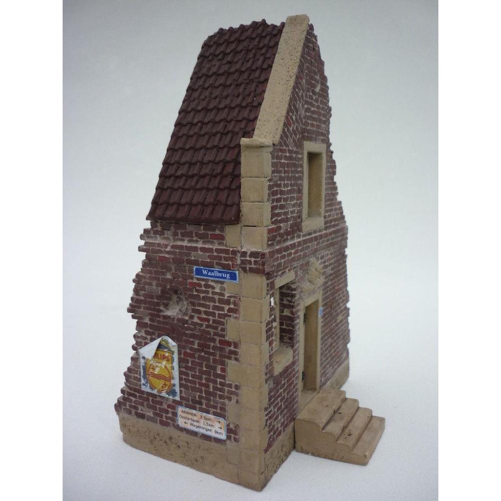 RT-DIORAMA: 1:35; House Corner