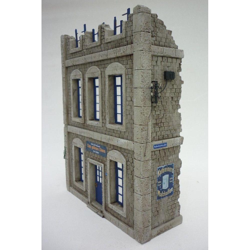 RT-DIORAMA: 1:35; Damaged City Building