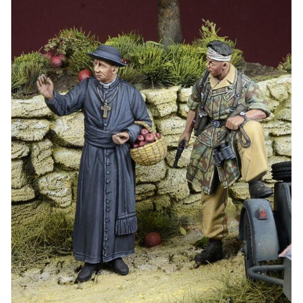 D-DAY miniatures: 1:35; Fallschirmjäger with a Priest, Italy 1943-44