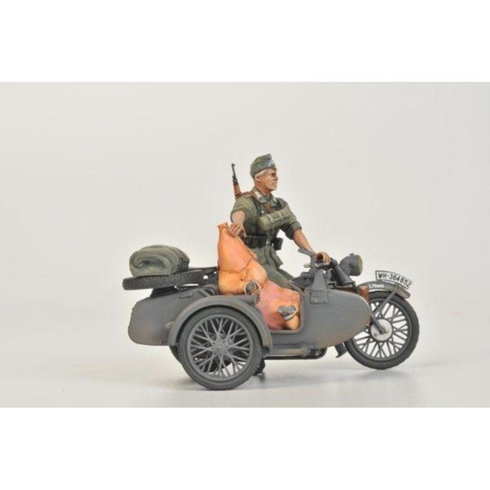 ZVEZDA: 1:35 German Motorcycle R12 with Sidecar and Crew