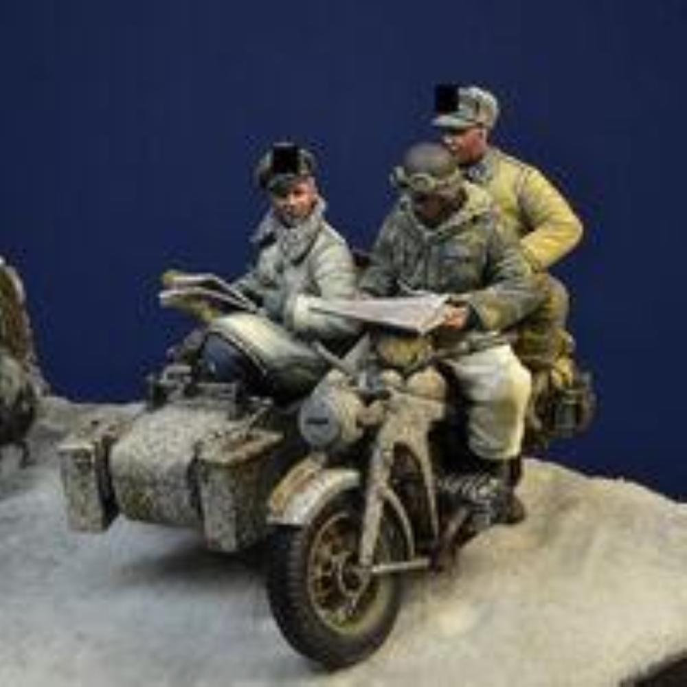 D-DAY miniatures: 1:35; Waffen SS Motorcycle Crew - Hungary Winter 1945