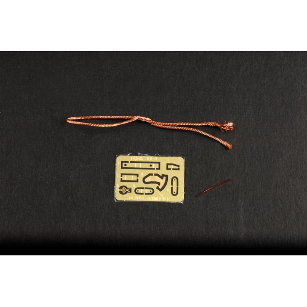 TRUMPETER: 1:35 KV-8
