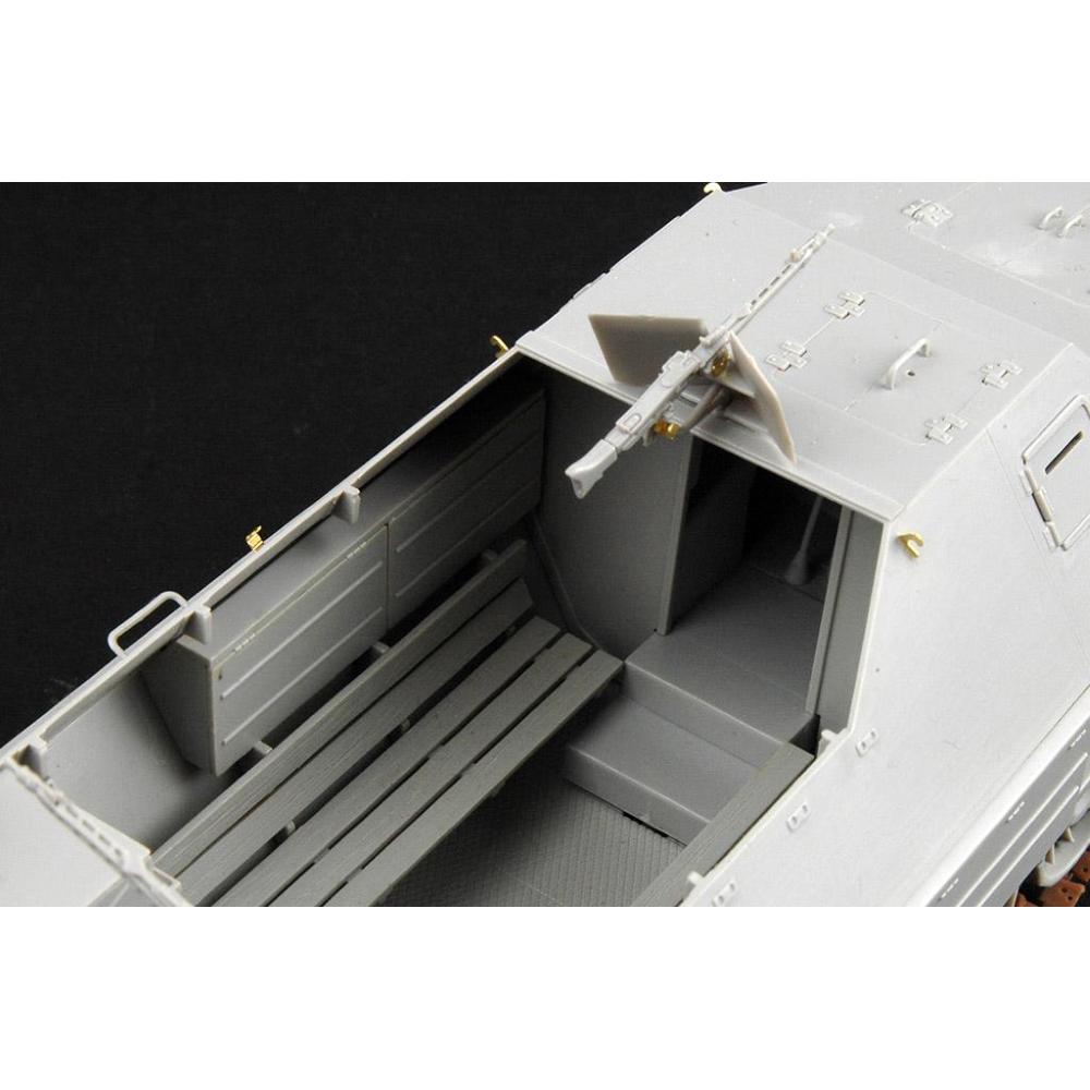 TRUMPETER: 1/35 Sd.Kfz.8 12t ZgKrw. gepanzert