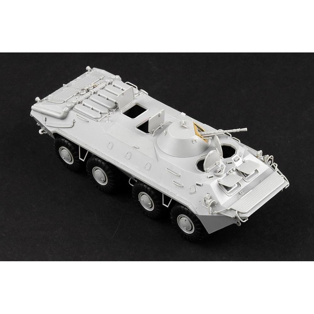 TRUMPETER: 1:35 Russian BTR-70 APC late version