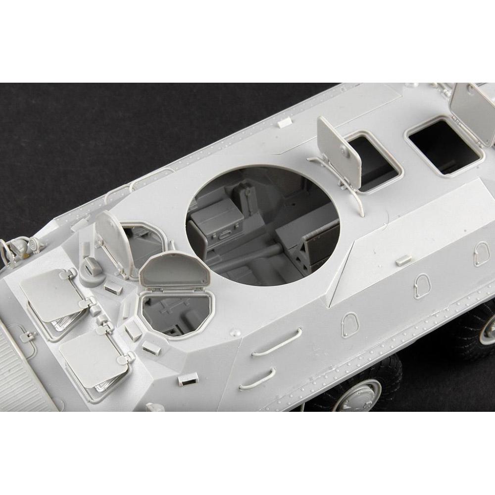 TRUMPETER: 1:35 Russian BTR-70 APC late version