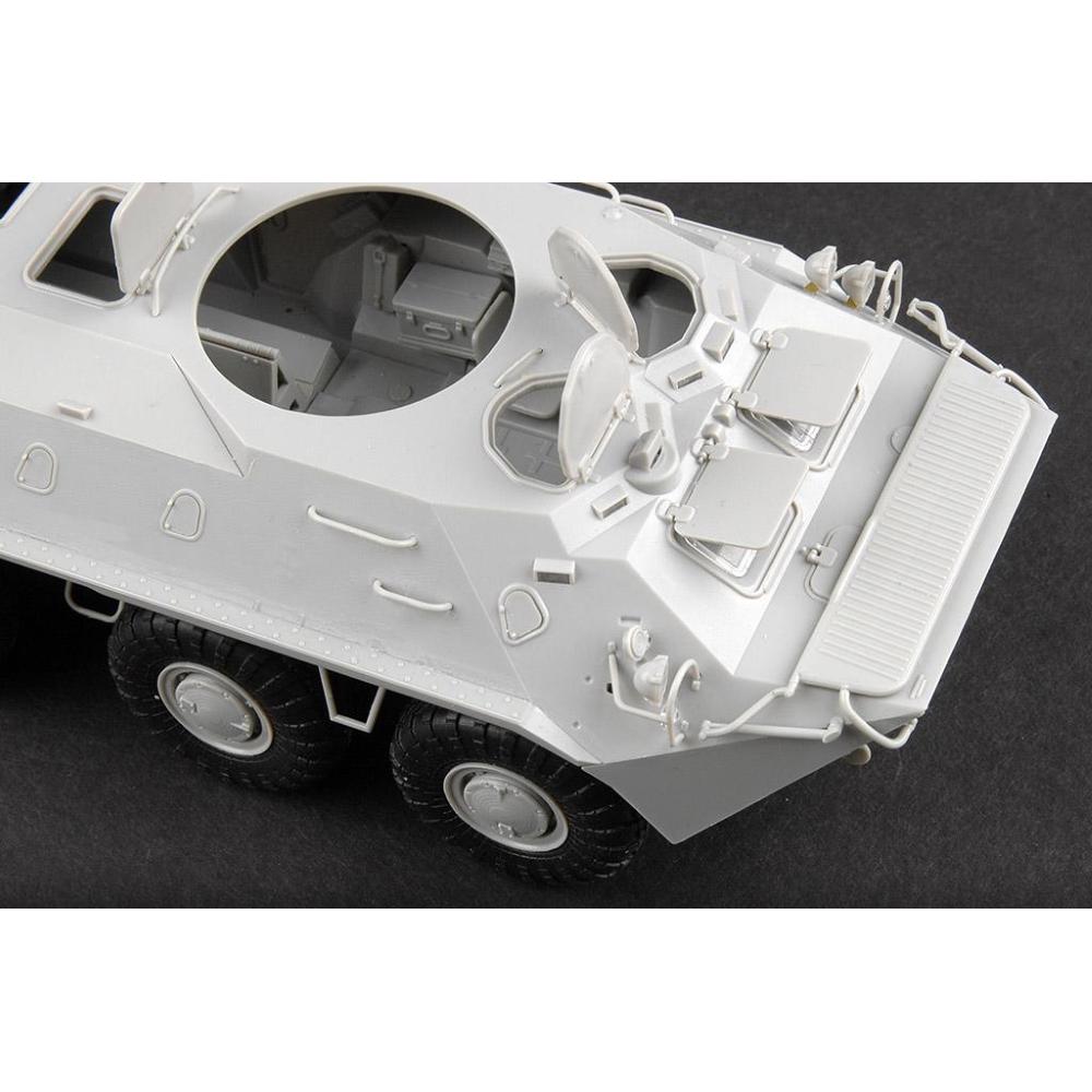 TRUMPETER: 1:35 Russian BTR-70 APC late version