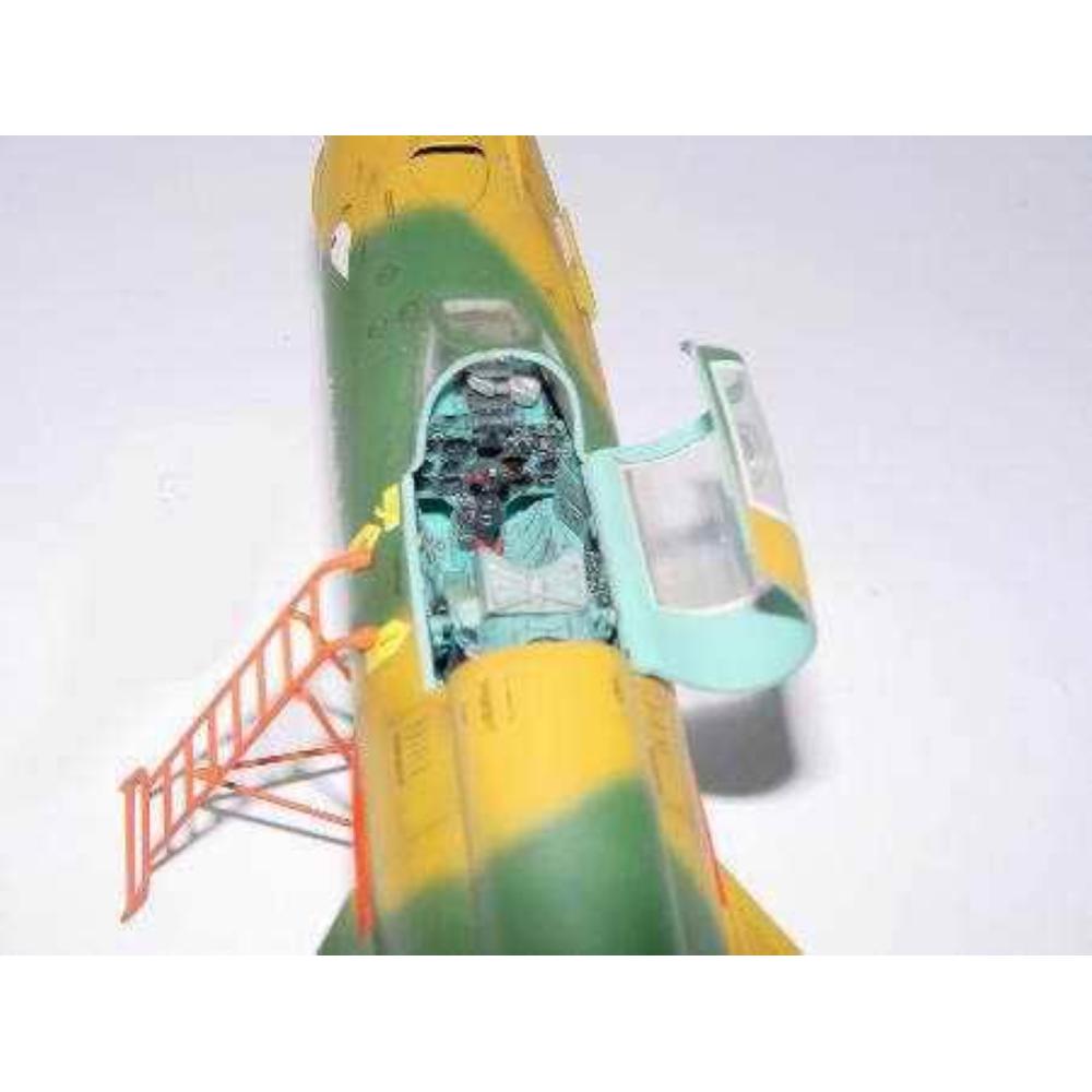 TRUMPETER: 1:32 Mikoyan-Gurevich MiG-21MF Fishbed J