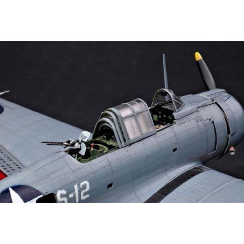 TRUMPETER: 1:32 Douglas SBD-3 "Dauntless" MIDWAY