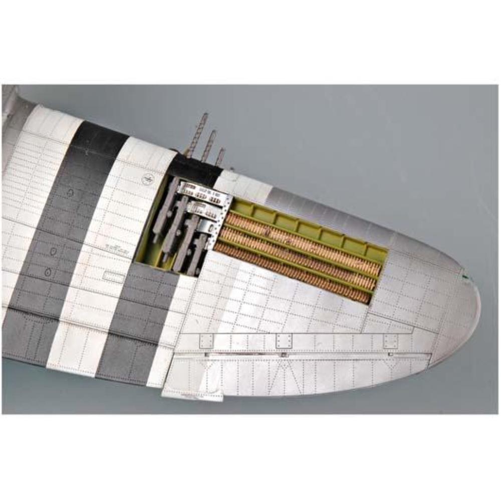 TRUMPETER: 1/32 Republic P-47D "Thunderbolt" Dorsal Fin
