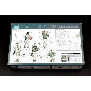 TRUMPETER: 1/35 modern US Soldiers - Logistics Supply