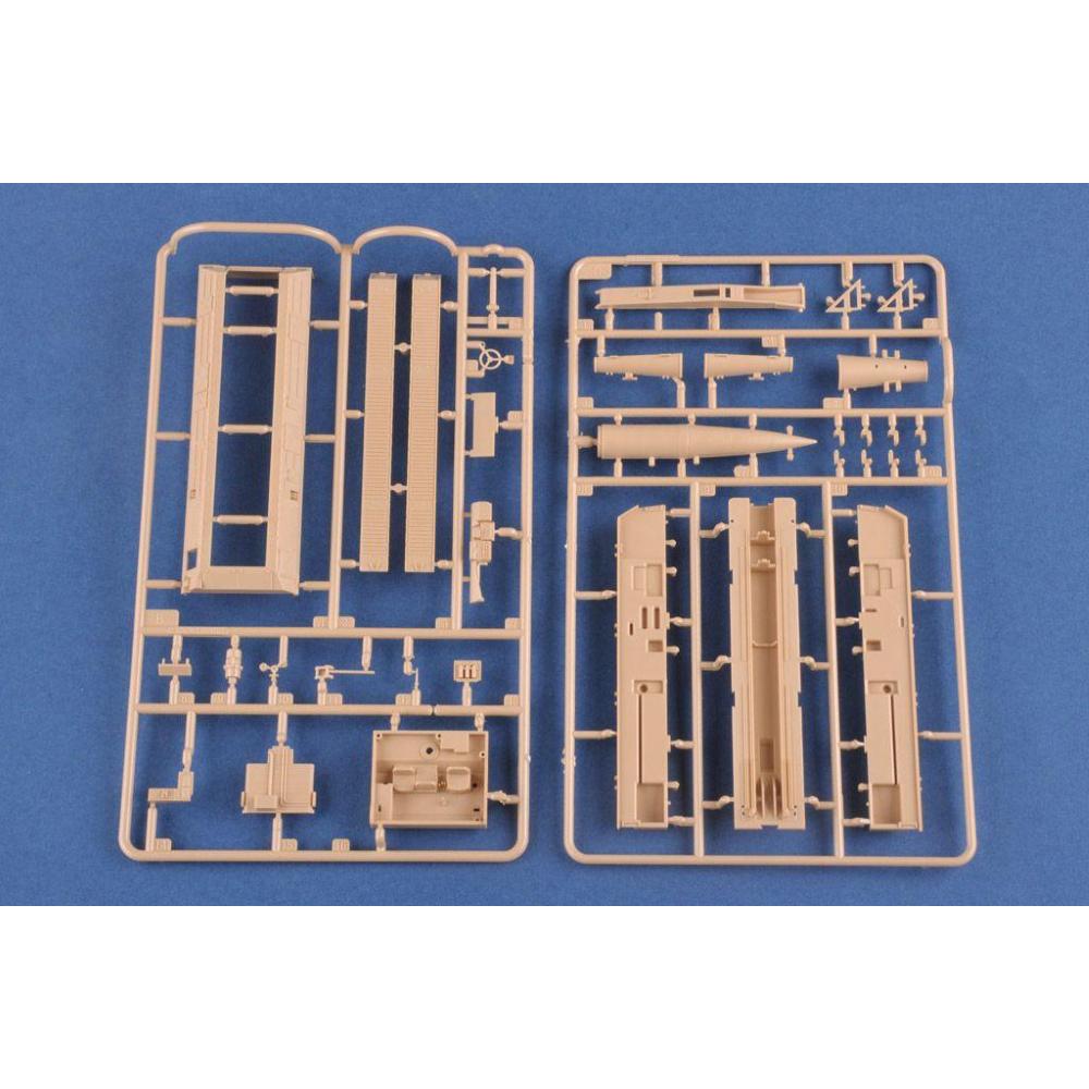 HOBBY BOSS: 1:72 Soviet 9K714 OKA (SS-23 Spider)