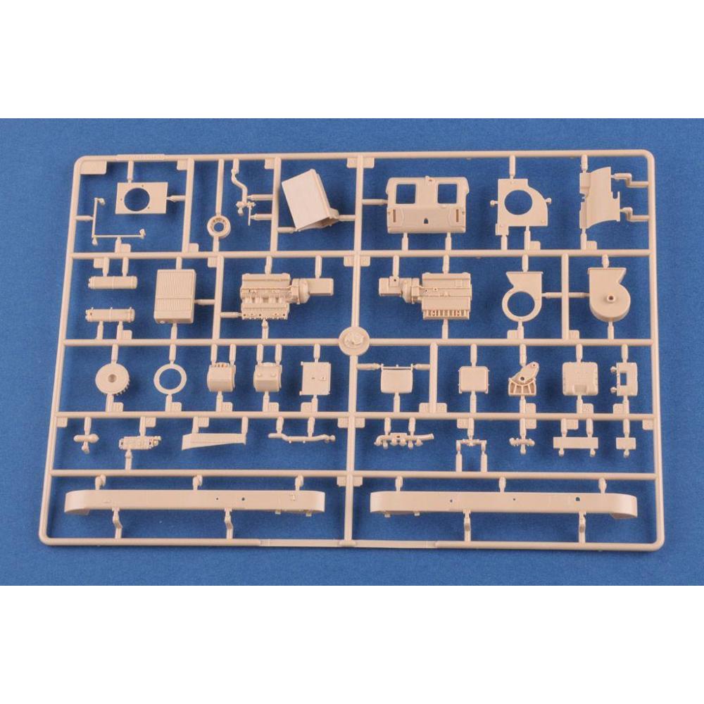 HOBBY BOSS: 1:35 French R39 Light Infantry Tank