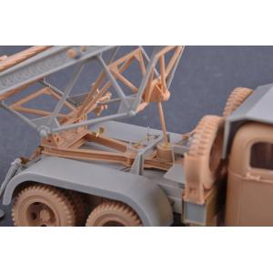 HOBBY BOSS: 1:35 GMC CCKW-352 with BM13/16 Katyusha