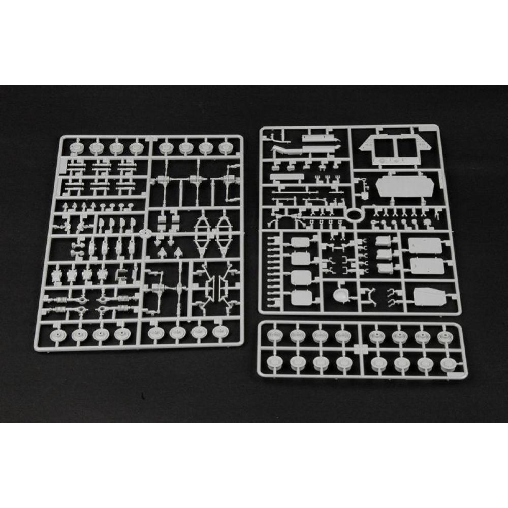 TRUMPETER: 1:35 LAV-25 SLEP