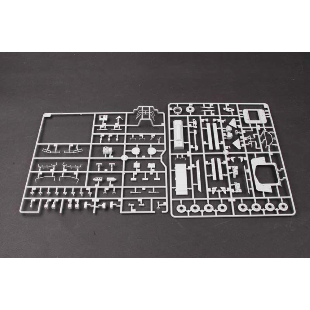 TRUMPETER: 1:35 LAV-III 8x8 Kodiak