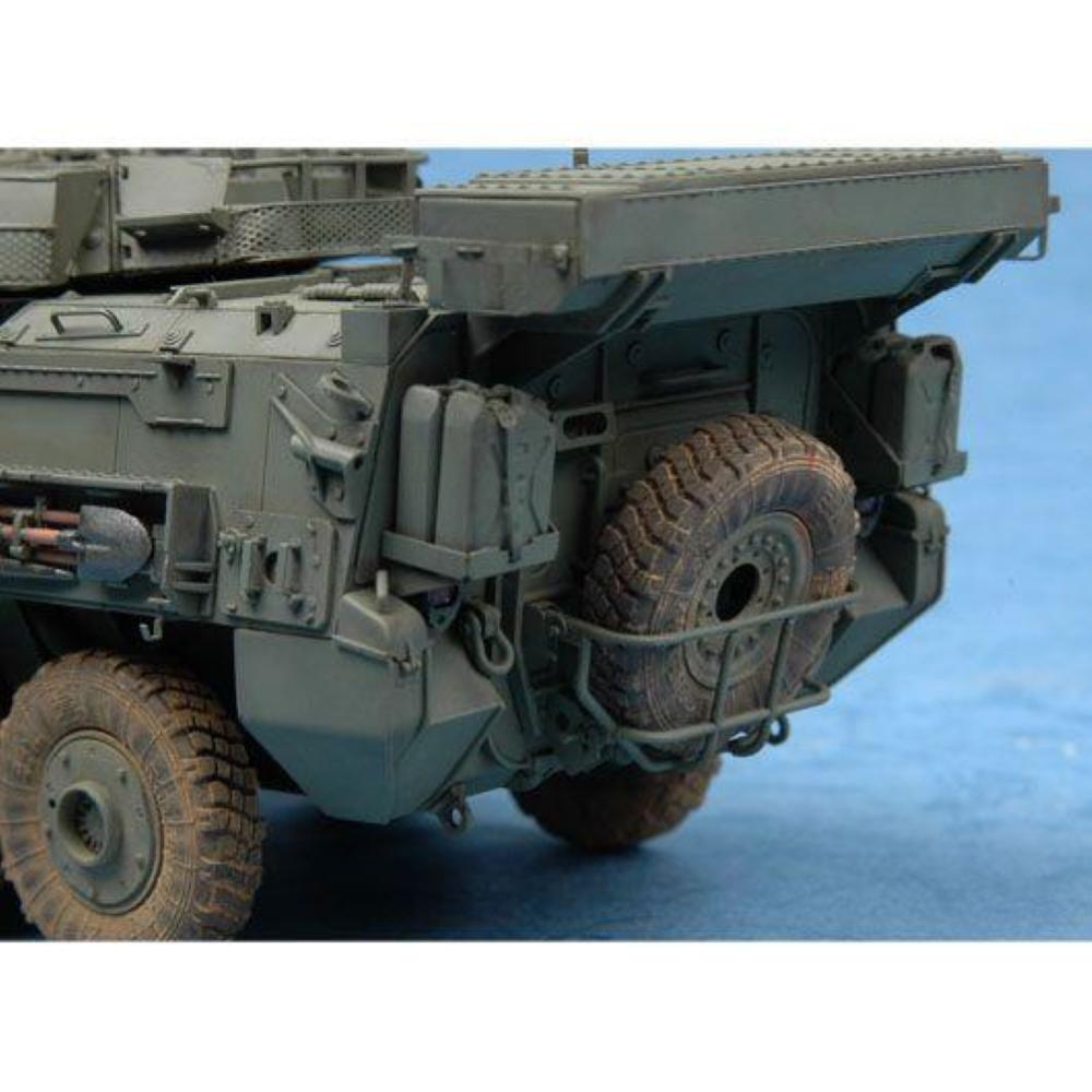 TRUMPETER: 1:35 LAV-III 8x8 Kodiak