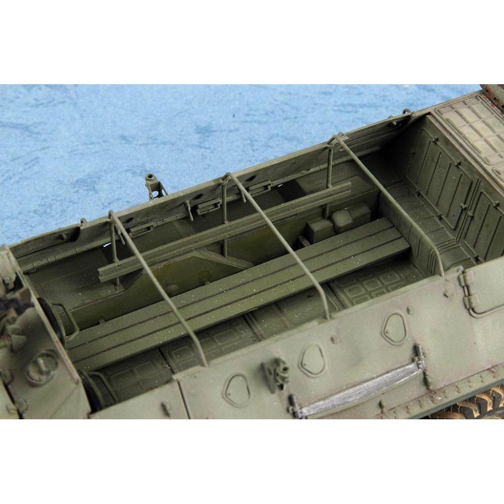 TRUMPETER: 1/35 BTR-60P APC