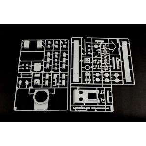 TRUMPETER: 1:35 KV-8