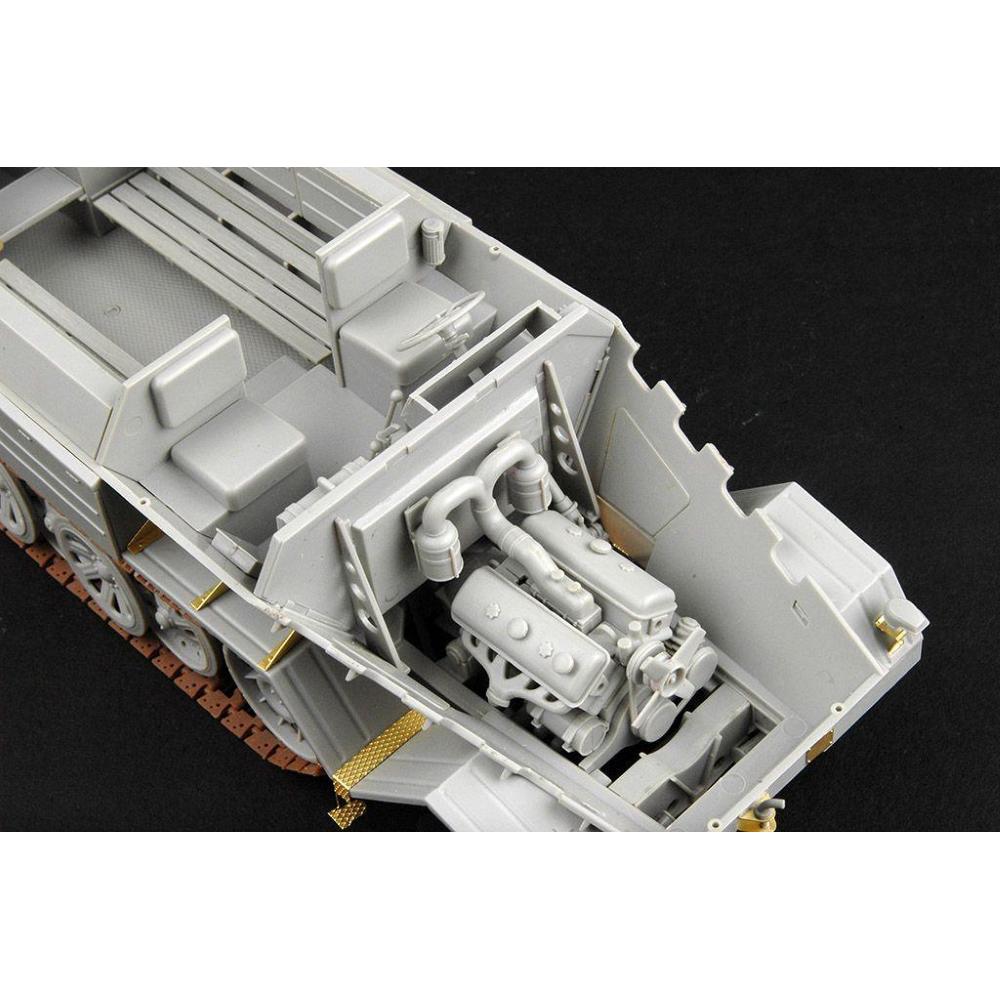 TRUMPETER: 1/35 Sd.Kfz.8 12t ZgKrw. gepanzert