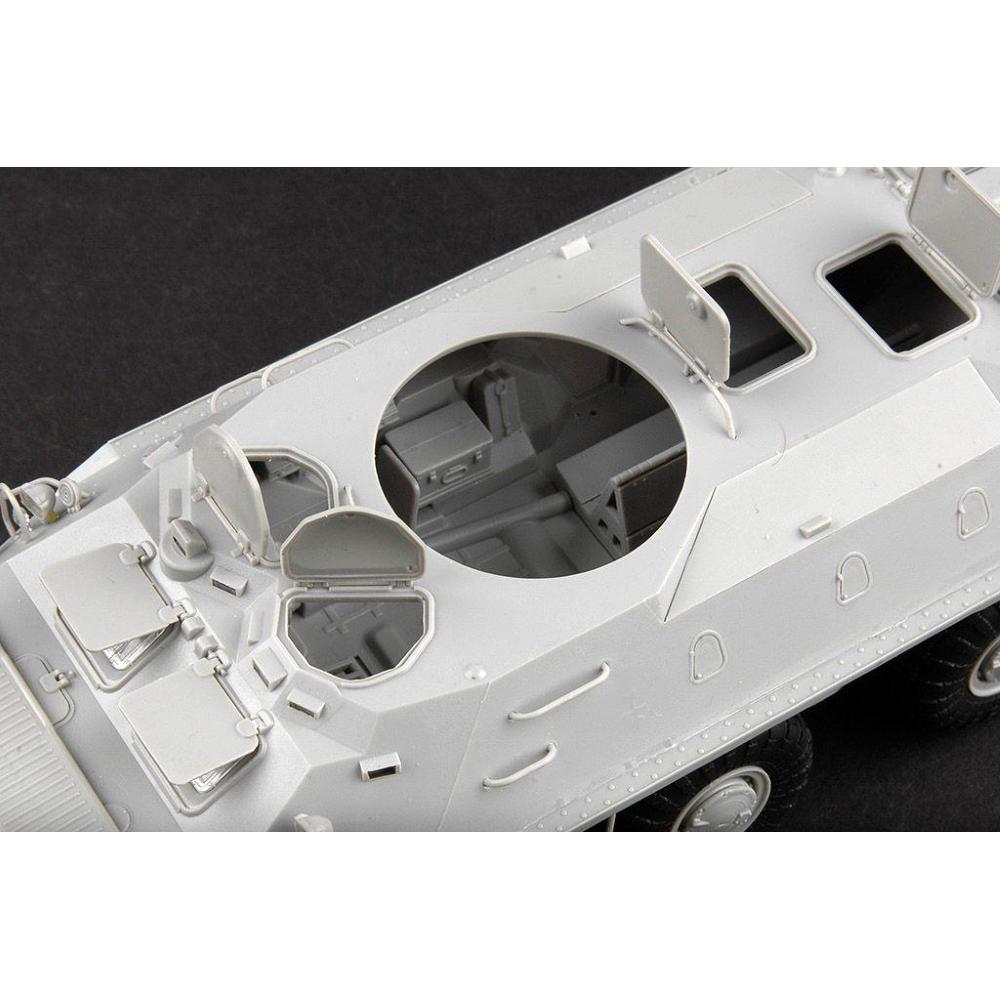 TRUMPETER: 1:35 Russian BTR-70 APC late version
