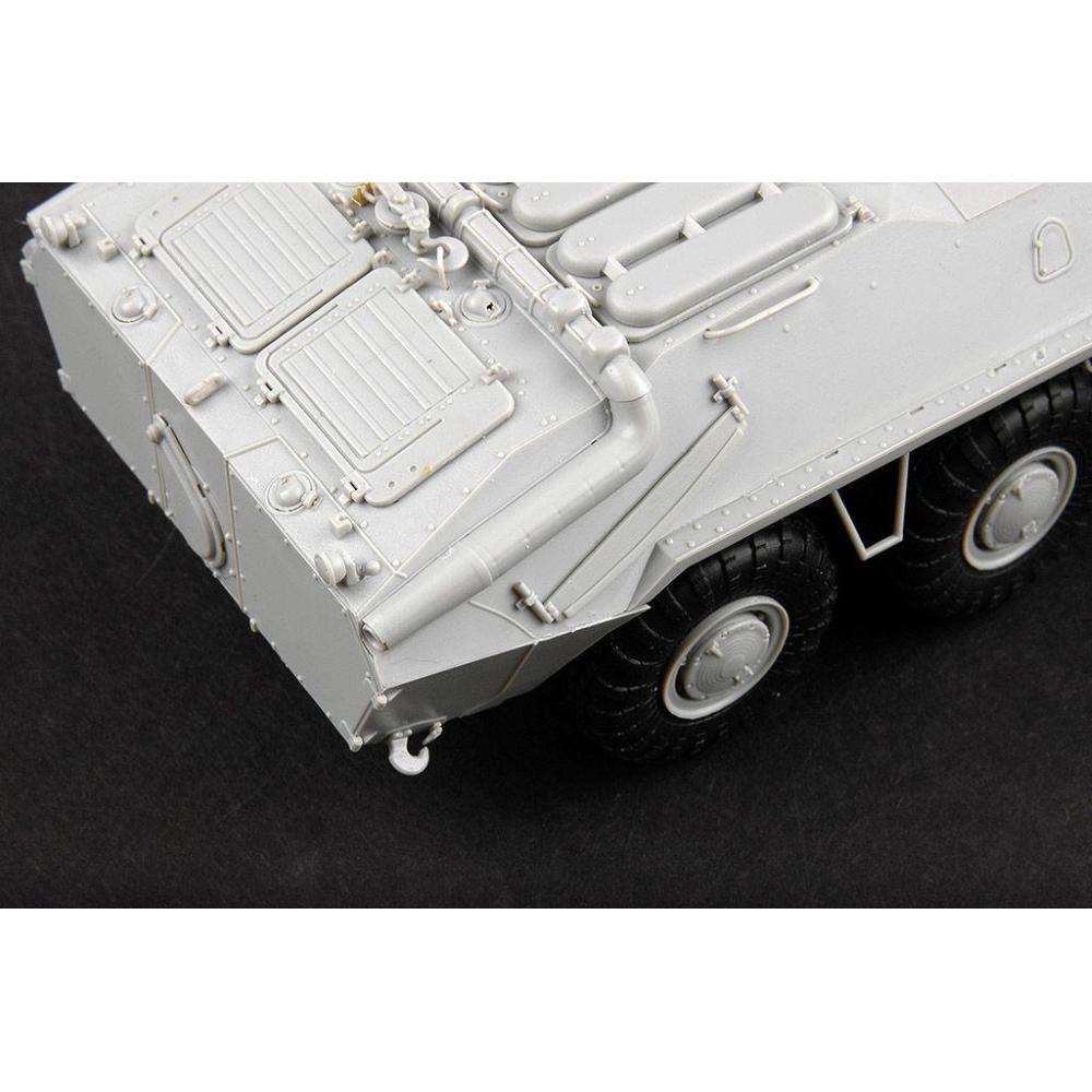 TRUMPETER: 1:35 Russian BTR-70 APC late version