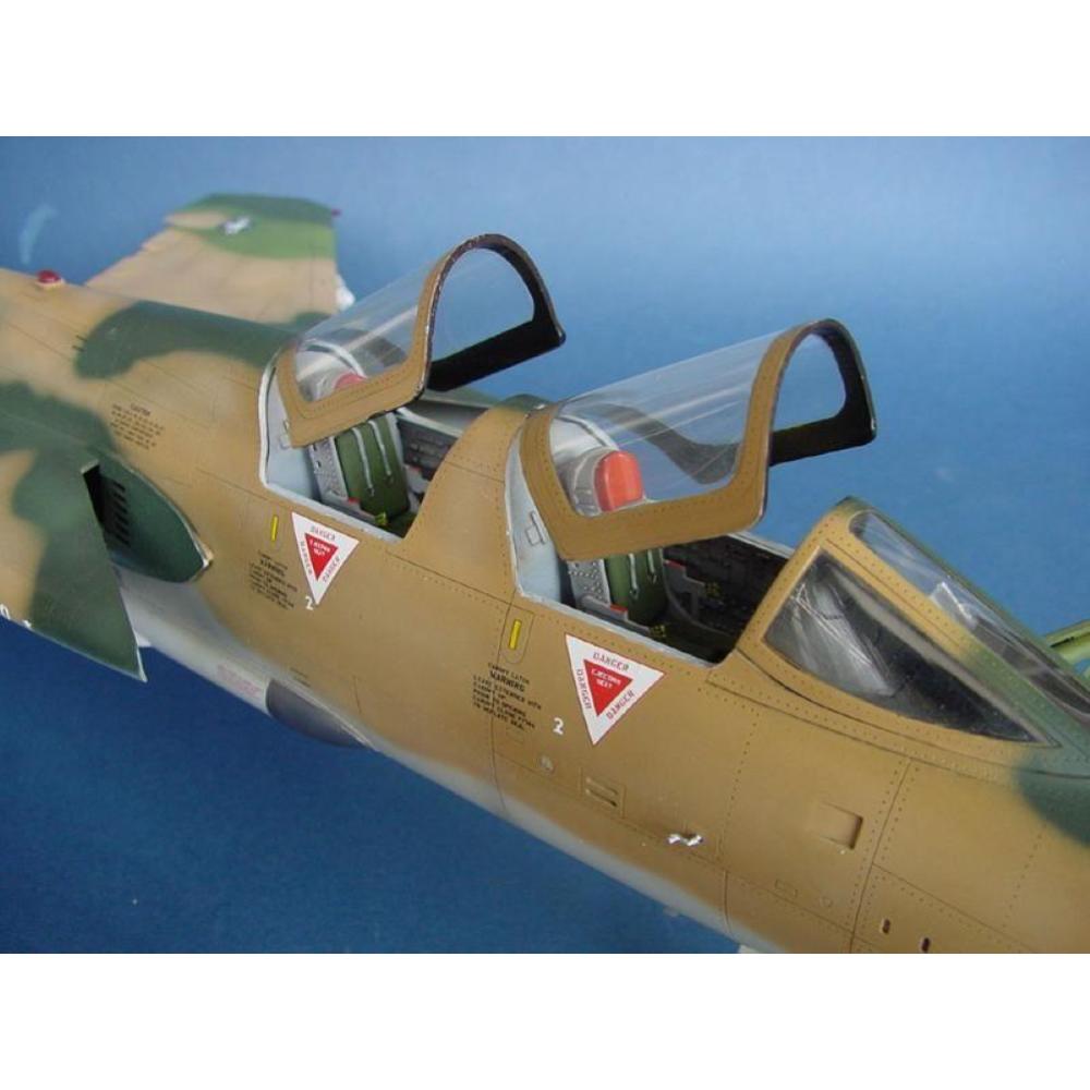 TRUMPETER: 1:32 Republic F-105G Thunderchief "Wild Weasel"