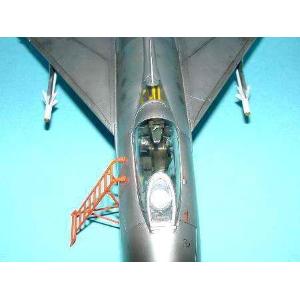 TRUMPETER: 1:32 Mikoyan-Gurevich MiG-21 F-13 Fishbed