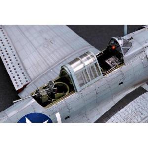TRUMPETER: 1:32 Douglas SBD-1/2 "Dauntless"