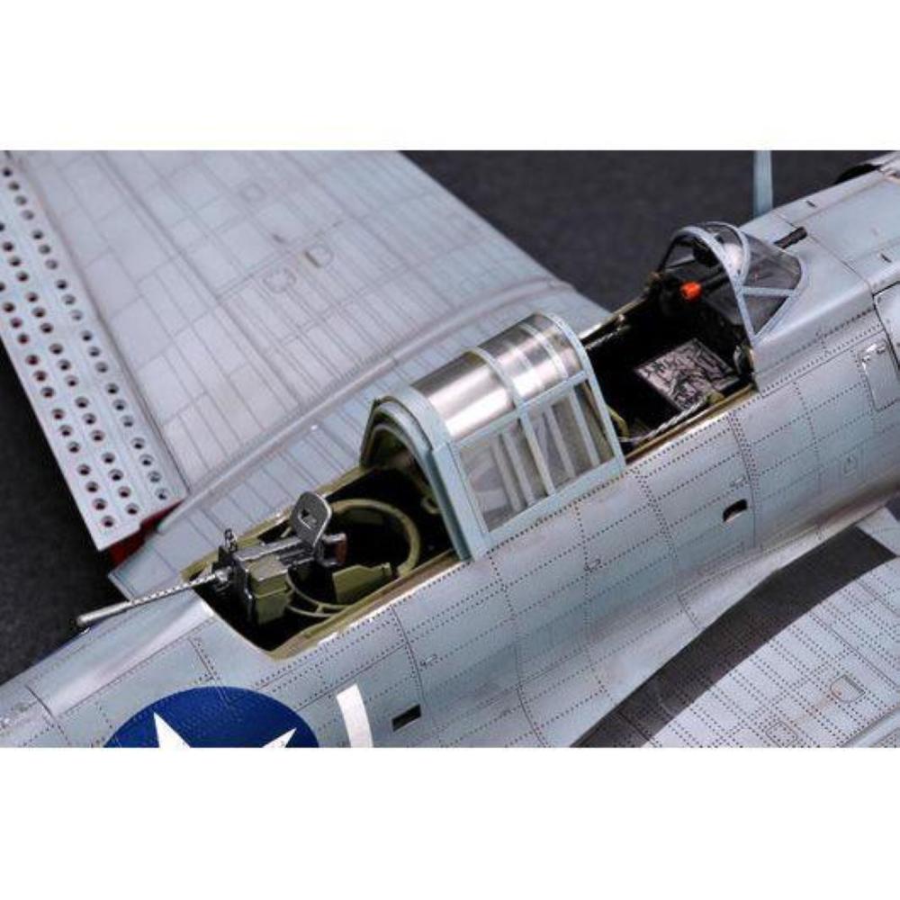 TRUMPETER: 1:32 Douglas SBD-1/2 "Dauntless"