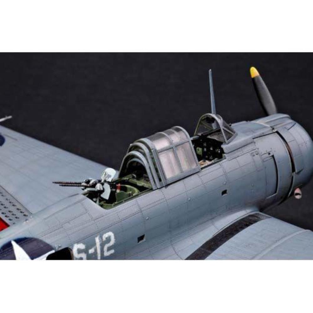 TRUMPETER: 1:32 Douglas SBD-3 "Dauntless" MIDWAY