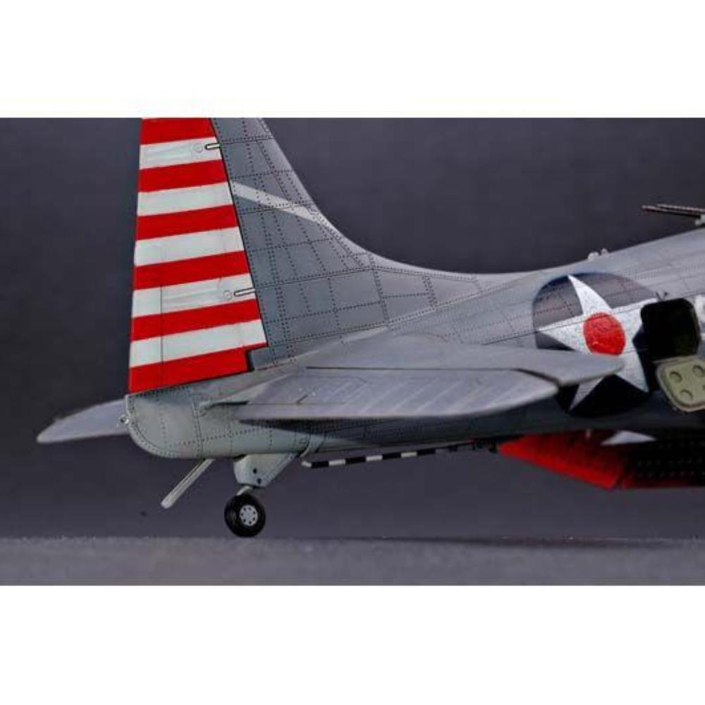 TRUMPETER: 1:32 Douglas SBD-3 "Dauntless" MIDWAY