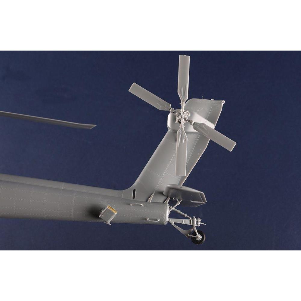 TRUMPETER: 1:35 Hughes AH-64A Apache Early (1:35)