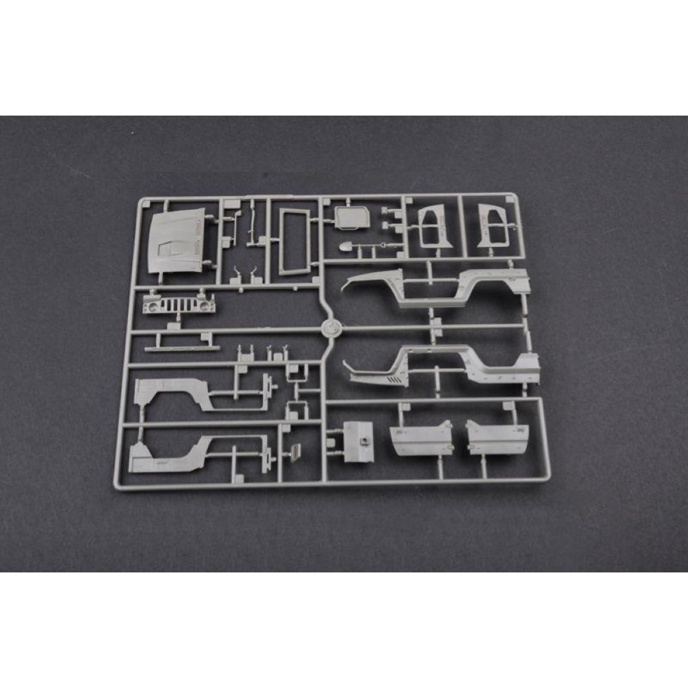 TRUMPETER: 1/35 JGSDF Type 73 Light Truck (Police)