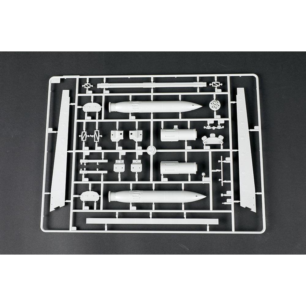 TRUMPETER: 1:35 E-100 Flakpanzer w/Flakrakete Rheintocher I