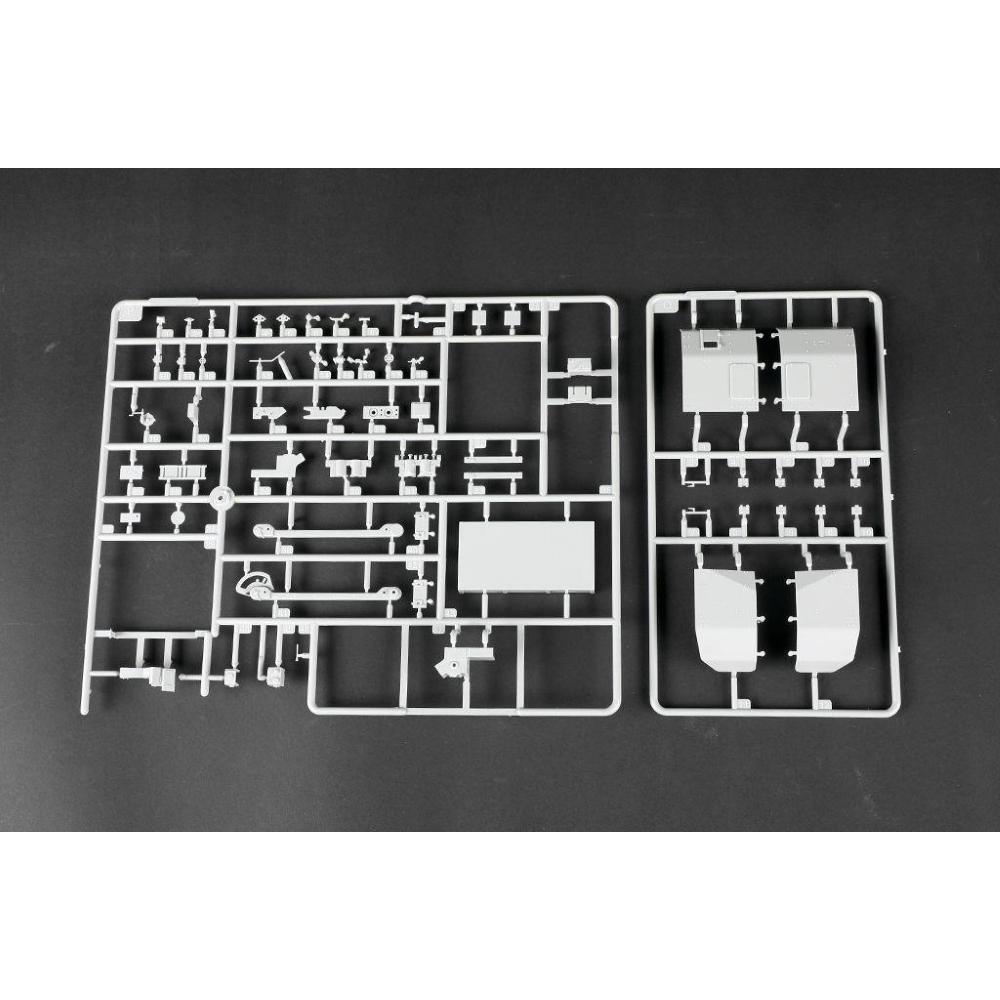 TRUMPETER: 1:35 E-100 Flakpanzer w/Flakrakete Rheintocher I