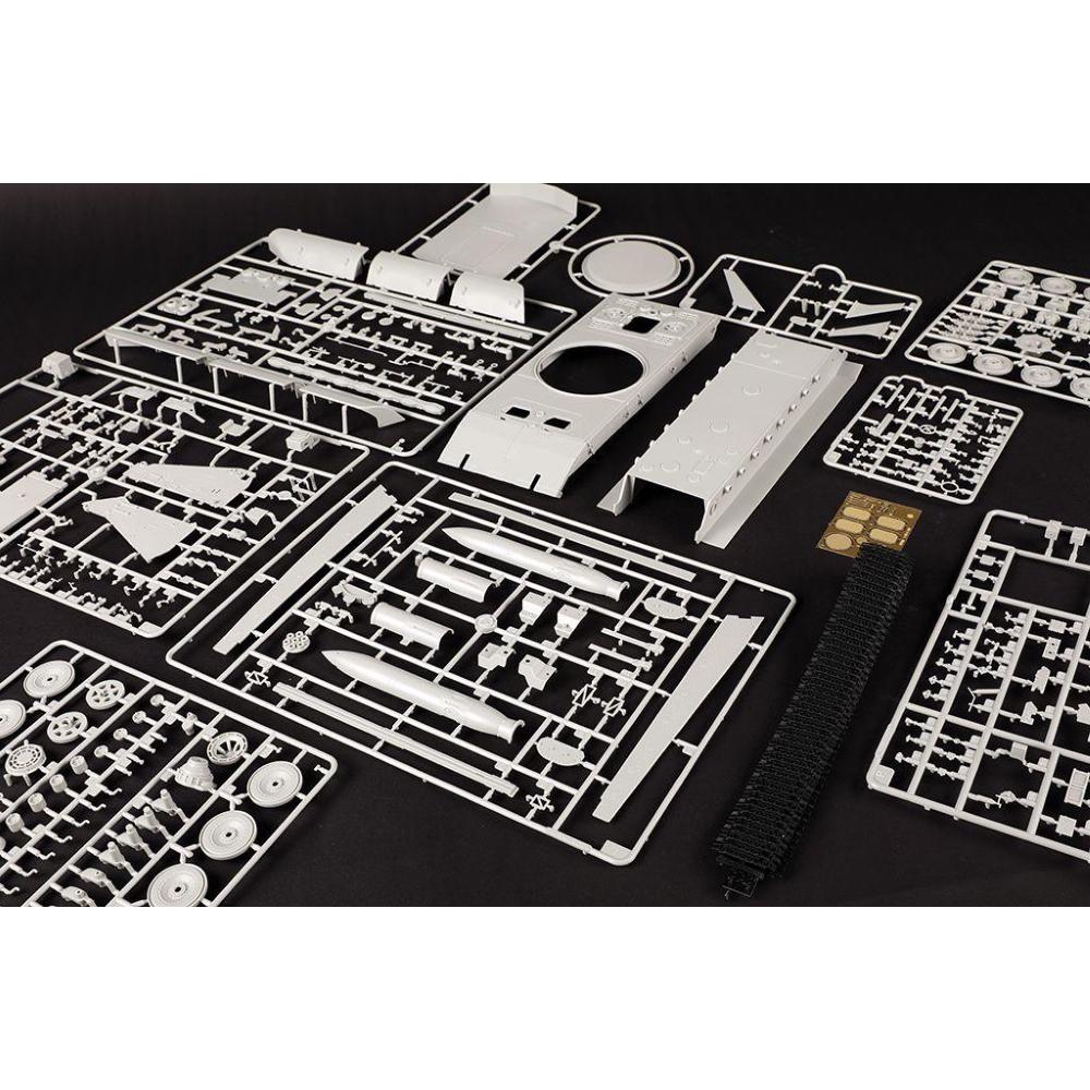 TRUMPETER: 1:35 E-100 Flakpanzer w/Flakrakete Rheintocher I