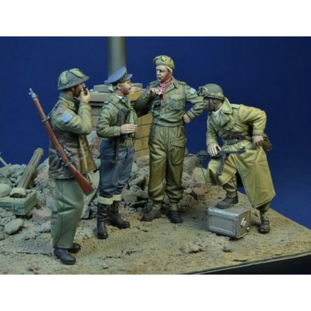 D-DAY miniatures: 1:35; WWII Canadians in Caen 1944 - 4 Figures / Figuren
